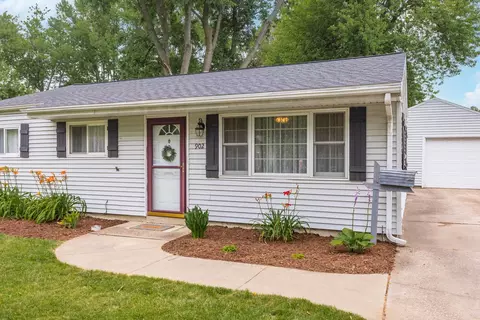 Exterior - 902 Green Ave, Normal, IL 61761 photo 10 of 12