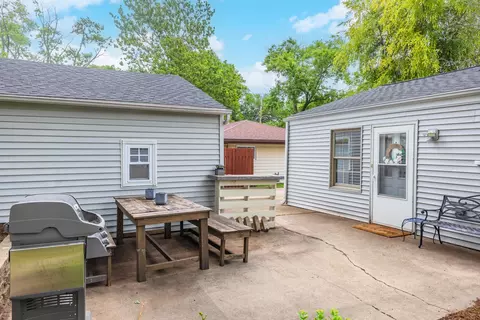 Exterior - 902 Green Ave, Normal, IL 61761 photo 5 of 12