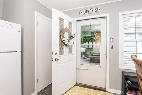 Entry Way - 902 Green Ave, Normal, IL 61761 photo 3 of 3