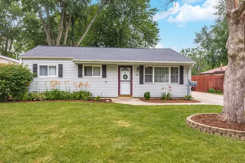 Exterior - 902 Green Ave, Normal, IL 61761 photo 9 of 12
