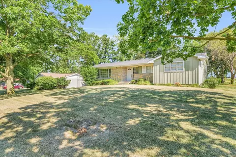 312 E 3rd St, Melvin, IL 60952 photo 2