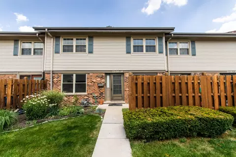 7306 Winthrop Way #4, Downers Grove, IL 60516