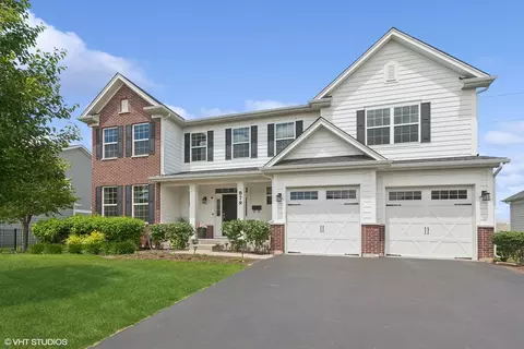 879 Heatherfield Cir, Naperville, IL 60565