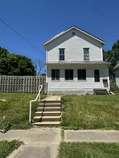 406 W Cottonwood St, Freeport, IL 61032