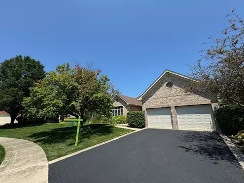 1690 Merle Dr, Aurora, IL 60502