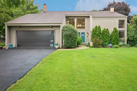 27 W480 Timber Ln, West Chicago, IL 60185