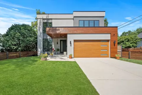 215 N Eagle St, Naperville, IL 60540