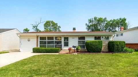 7520 Palma Ln, Morton Grove, IL 60053