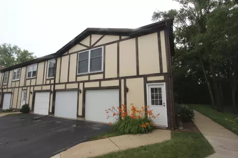 420 Saint Johns Rd #A, Woodstock, IL 60098