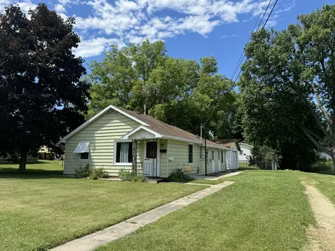 1530 S Walnut Ave, Freeport, IL 61032