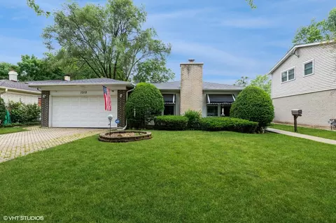 1310 S Tamarack Dr, Mount Prospect, IL 60056