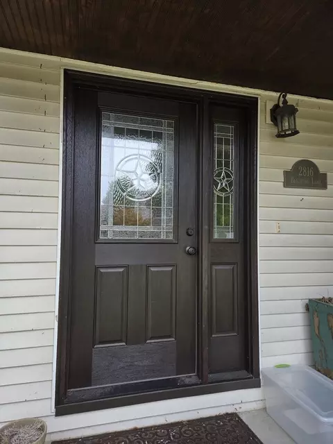 Entry Way - 2816 Brighton Ln, Bloomington, IL 61704 photo 1 of 1
