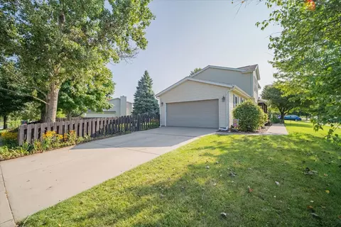 Exterior - 2816 Brighton Ln, Bloomington, IL 61704 photo 4 of 10