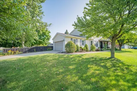 Exterior - 2816 Brighton Ln, Bloomington, IL 61704 photo 2 of 10
