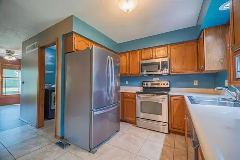 Kitchen - 2816 Brighton Ln, Bloomington, IL 61704 photo 1 of 4