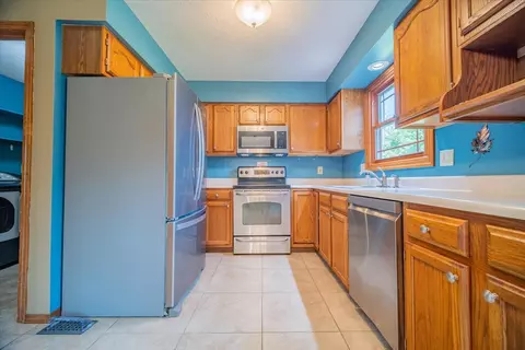 Kitchen - 2816 Brighton Ln, Bloomington, IL 61704 photo 2 of 4