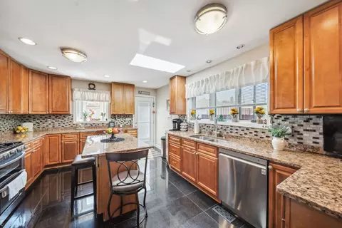 Kitchen - 511 Maple Ln, Hillside, IL 60162 photo 4 of 5
