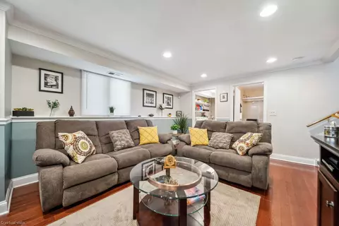 Living - 511 Maple Ln, Hillside, IL 60162 photo 2 of 2