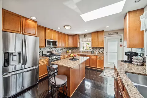 Kitchen - 511 Maple Ln, Hillside, IL 60162 photo 3 of 5