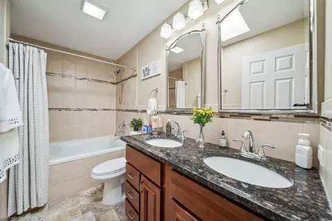Bath - 511 Maple Ln, Hillside, IL 60162 photo 1 of 2