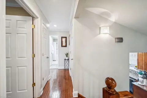 Entry Way - 511 Maple Ln, Hillside, IL 60162 photo 3 of 3