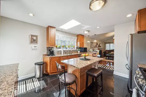 Kitchen - 511 Maple Ln, Hillside, IL 60162 photo 2 of 5
