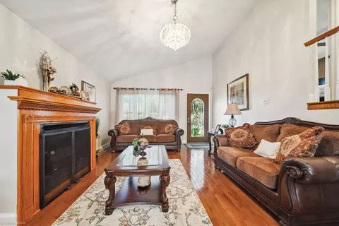 Living - 511 Maple Ln, Hillside, IL 60162 photo 1 of 2