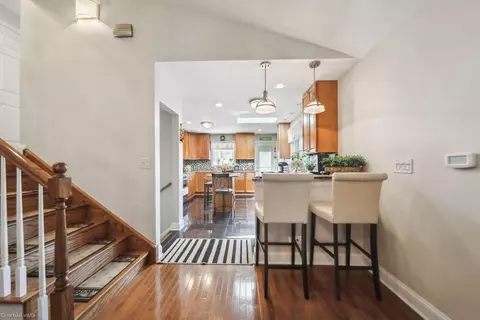 Entry Way - 511 Maple Ln, Hillside, IL 60162 photo 1 of 3