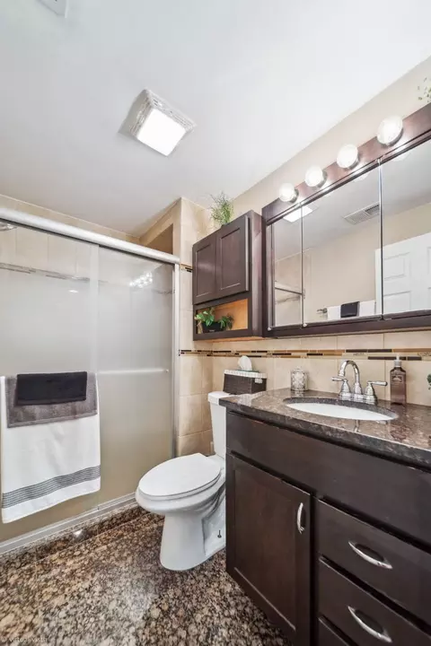Bath - 511 Maple Ln, Hillside, IL 60162 photo 2 of 2
