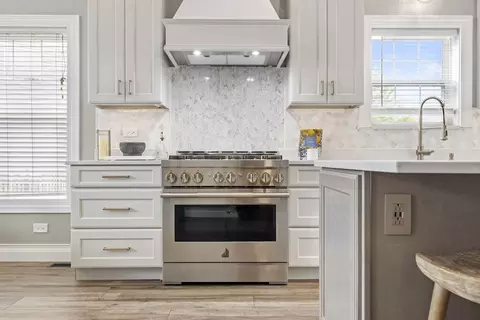 Kitchen - 1716 Glenford Ct, Plainfield, IL 60586 photo 8 of 12