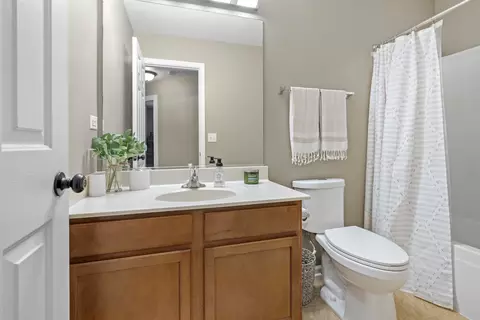 Bath - 1716 Glenford Ct, Plainfield, IL 60586 photo 3 of 3