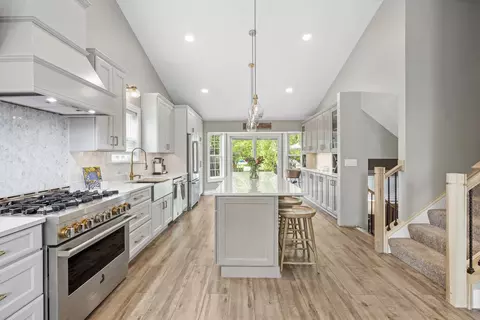 Kitchen - 1716 Glenford Ct, Plainfield, IL 60586 photo 7 of 12