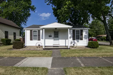 395 N Cleveland Ave, Bradley, IL 60915