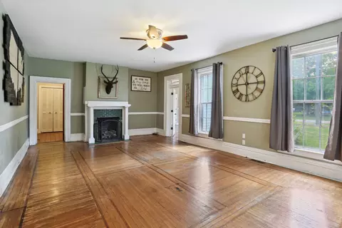 501 E Scott St, Tuscola, IL 61953 photo 3