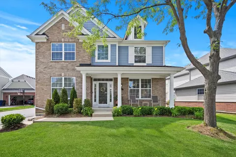 1678 N Woods Way, Vernon Hills, IL 60061