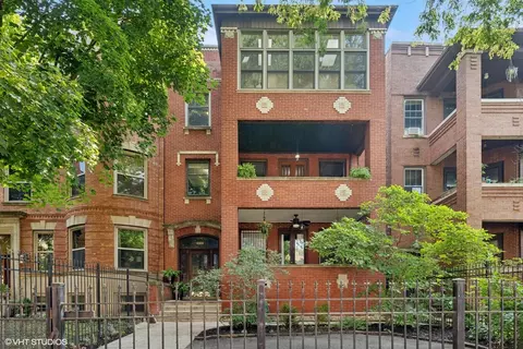 4335 N Kenmore Ave #202, Chicago, IL 60613