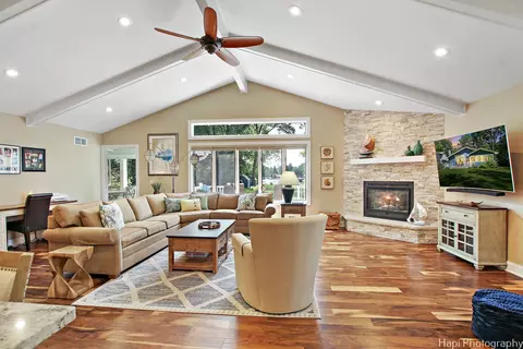 Living - 807 S Emerald Dr, Mchenry, IL 60051 photo 1 of 3
