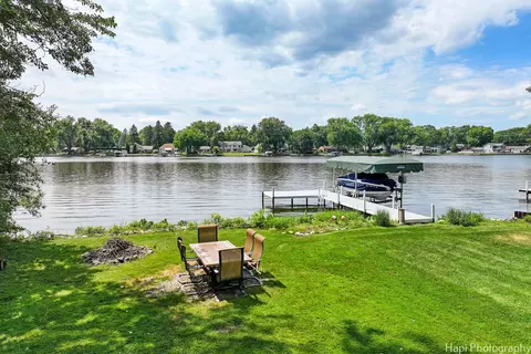 Exterior - 807 S Emerald Dr, Mchenry, IL 60051 photo 6 of 8
