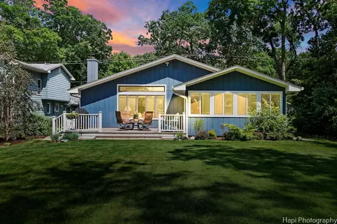 Exterior - 807 S Emerald Dr, Mchenry, IL 60051 photo 8 of 8
