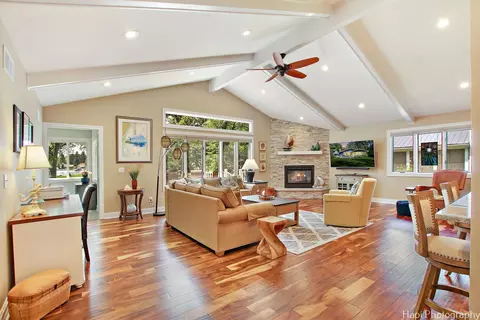 Living - 807 S Emerald Dr, Mchenry, IL 60051 photo 2 of 3