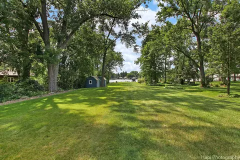 Exterior - 807 S Emerald Dr, Mchenry, IL 60051 photo 5 of 8