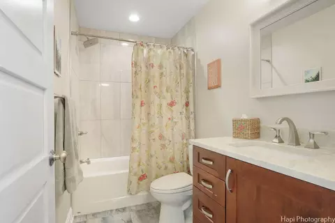 Bath - 807 S Emerald Dr, Mchenry, IL 60051 photo 2 of 2