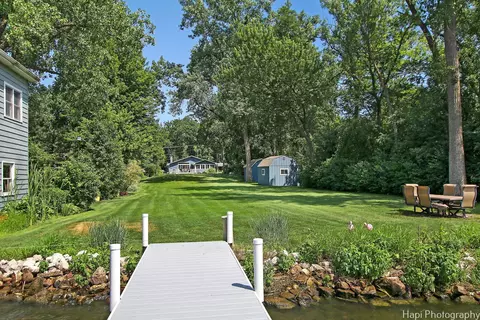 Exterior - 807 S Emerald Dr, Mchenry, IL 60051 photo 2 of 8