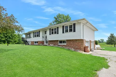 705 Collins Ln, East Peoria, IL 61611