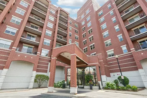 1700 Riverwoods Dr #620, Melrose Park, IL 60160