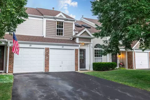 10 Marion Ln, Streamwood, IL 60107