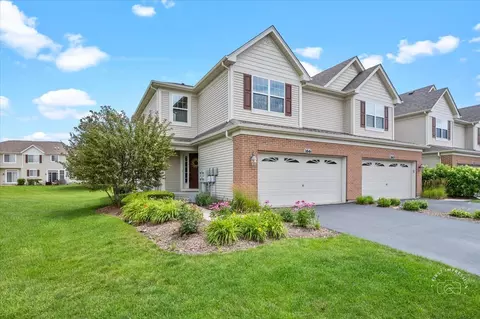 166 Birch Ln, Saint Charles, IL 60175