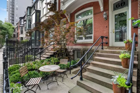 60 Elm St, Chicago, IL 60611 photo 42
