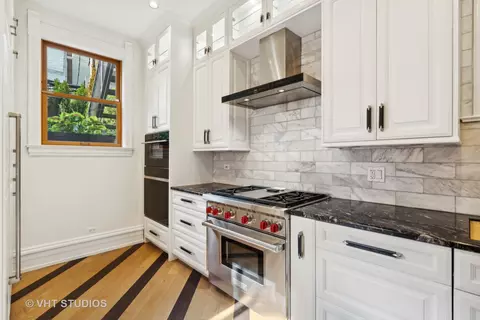 60 Elm St, Chicago, IL 60611 photo 7