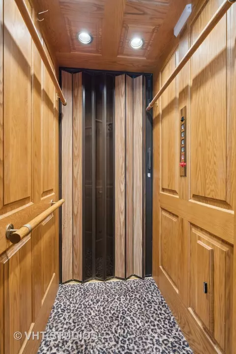 60 Elm St, Chicago, IL 60611 photo 38
